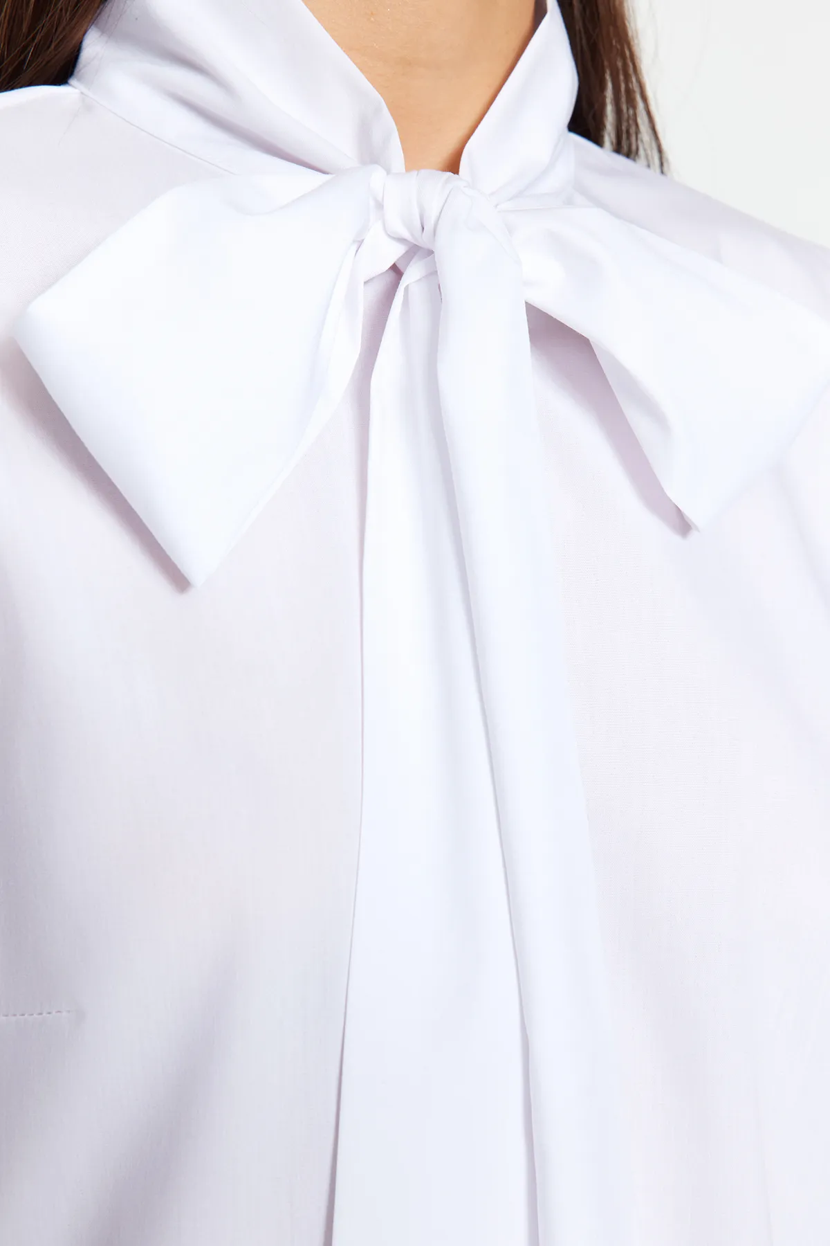 Trendyol Modest  Weißes, gewebtes Hemd mit Kragen und Krawattendetail TCTSS24TG00002