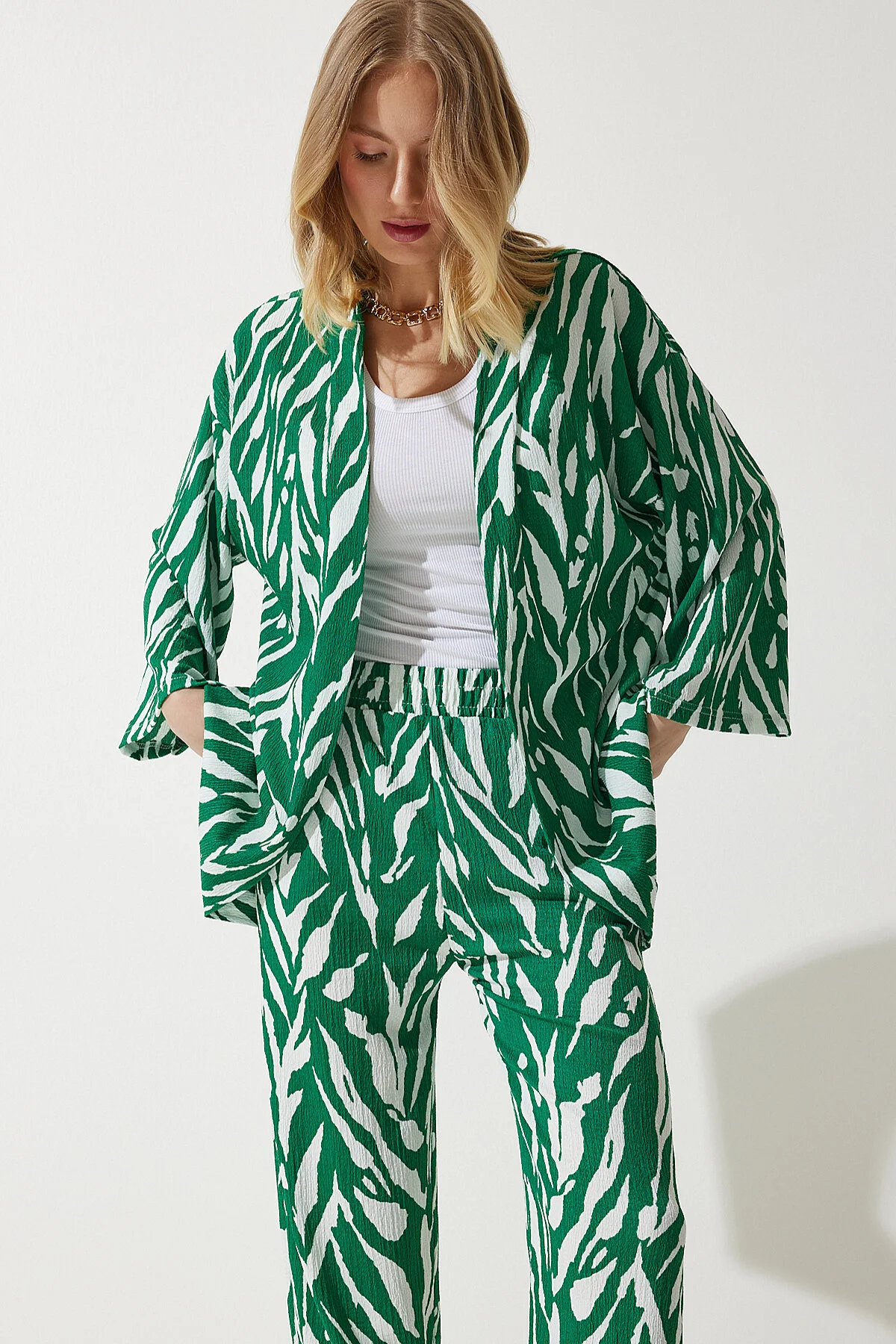 Happiness İstanbul  Grün gemustertes Kimono-Hosen-Strickset für Damen BY00054
