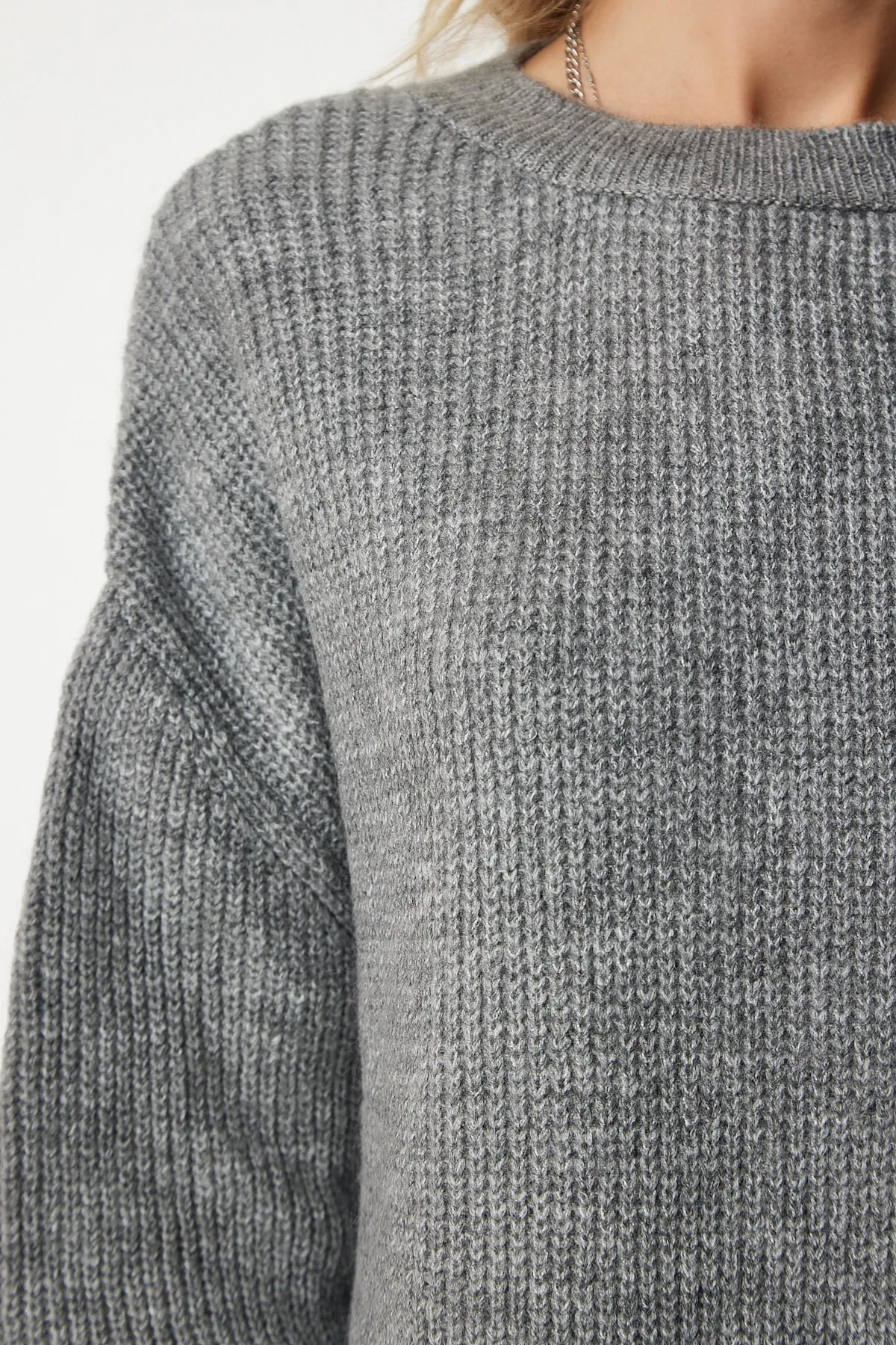Happiness İstanbul  Grauer Oversize-Strickpullover Basic für Damen BV00099