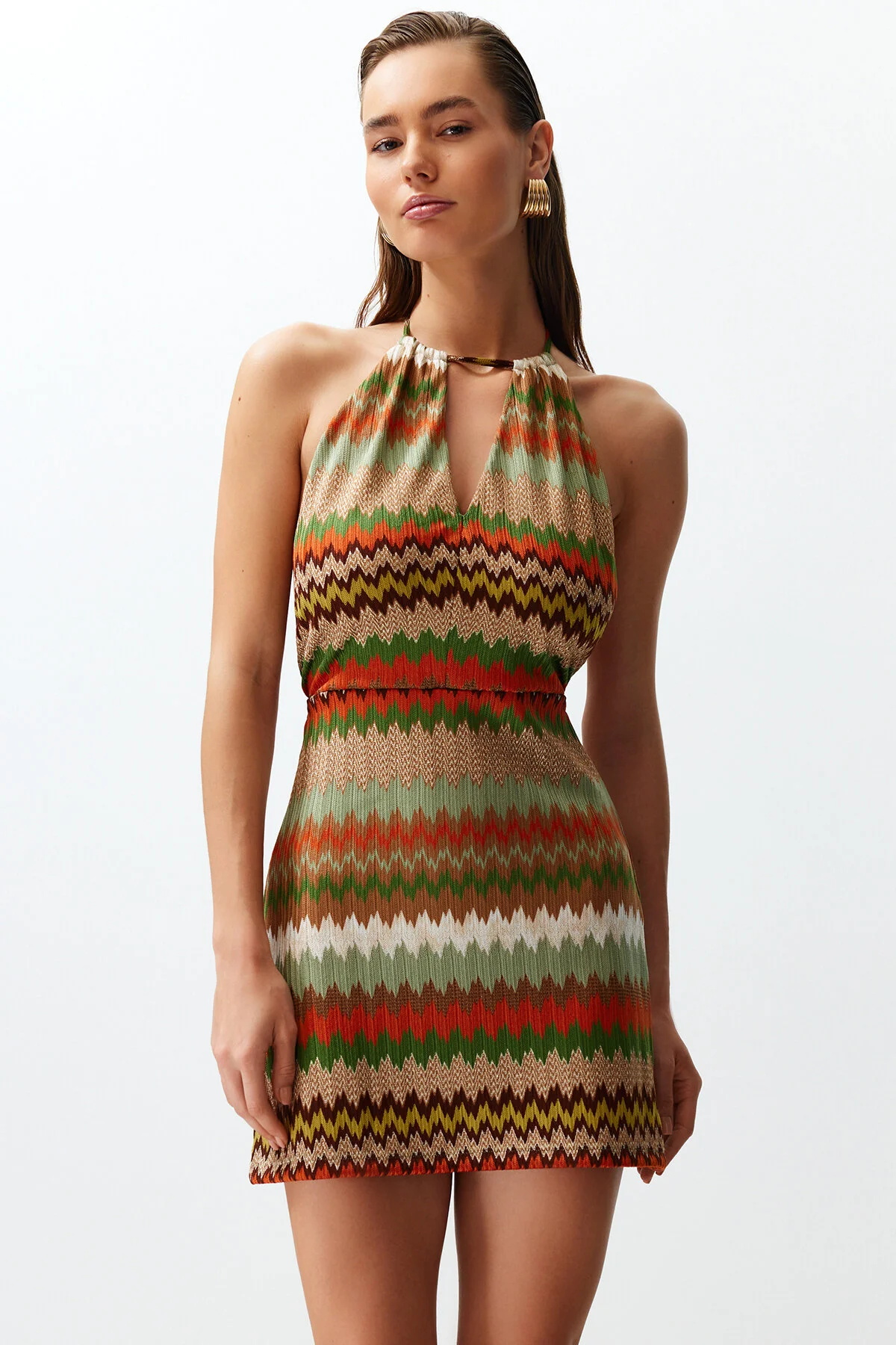 Trendyol Collection  Geometrisch gemustertes Mini-Strandkleid mit Cut-Outs/Fensterstrick-Look TBESS24EL00000