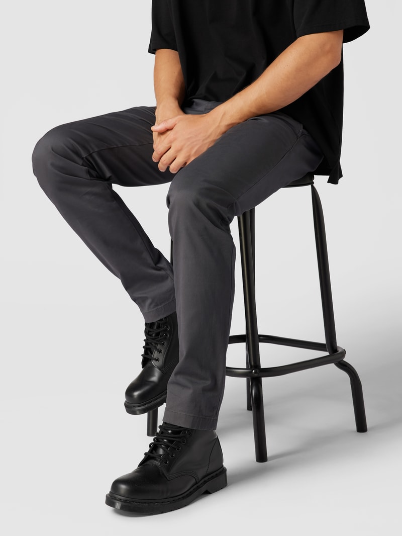 Chino mit Label-Detail Modell 'CORE BLEECKER 1985' in anthrazit