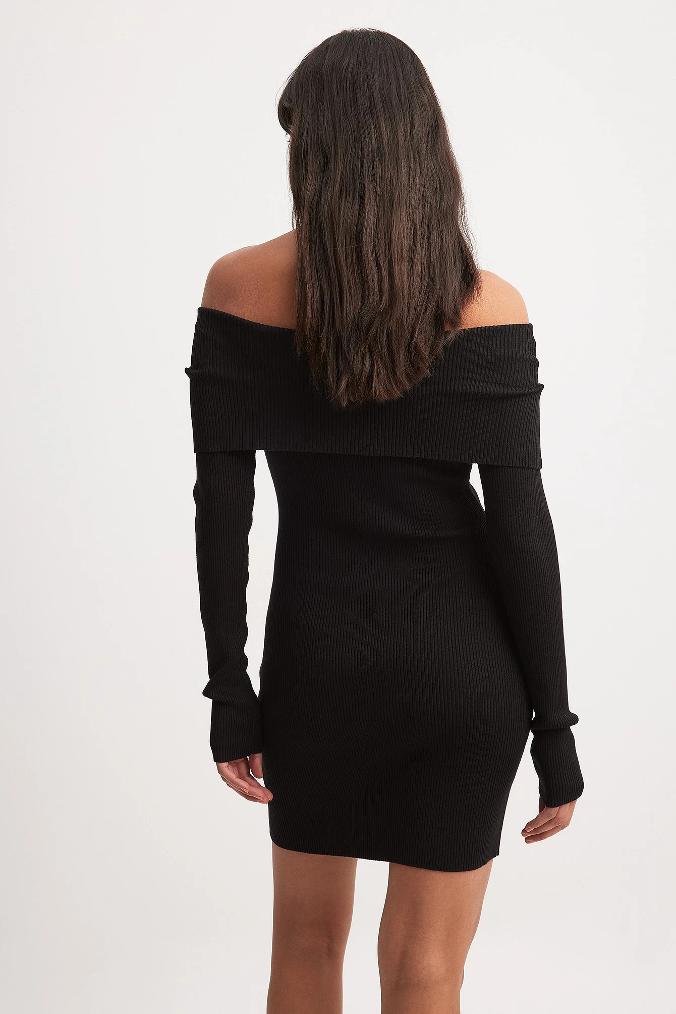 Schulterfreies Strick-Minikleid mit Falteneffekt