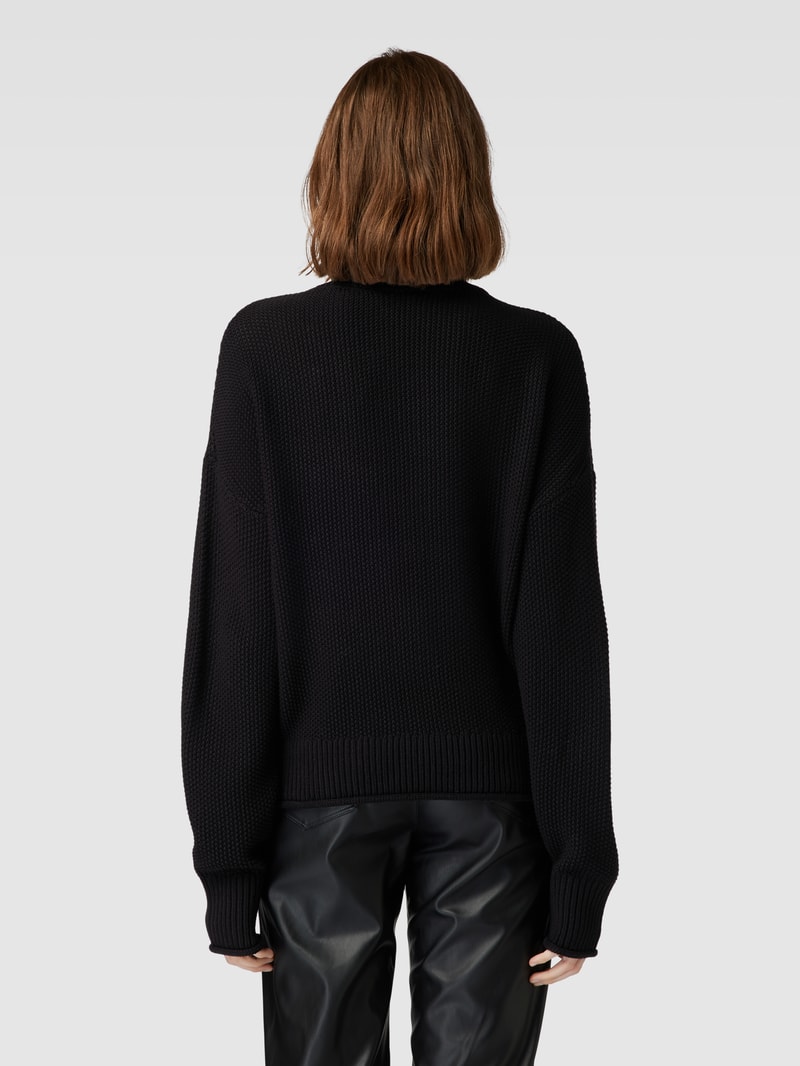Strickpullover mit Stehkragen in schwarz