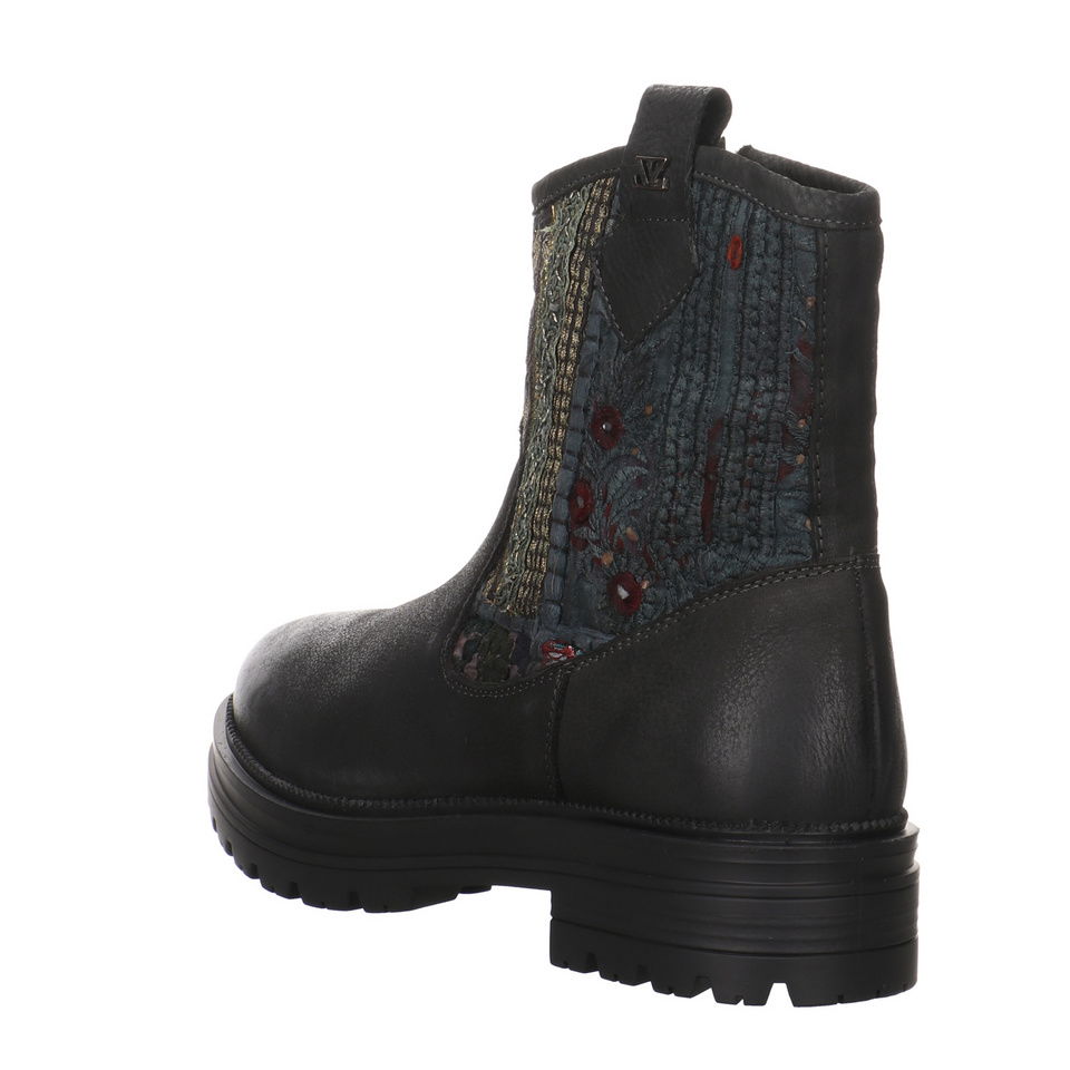 Lazamani Boots