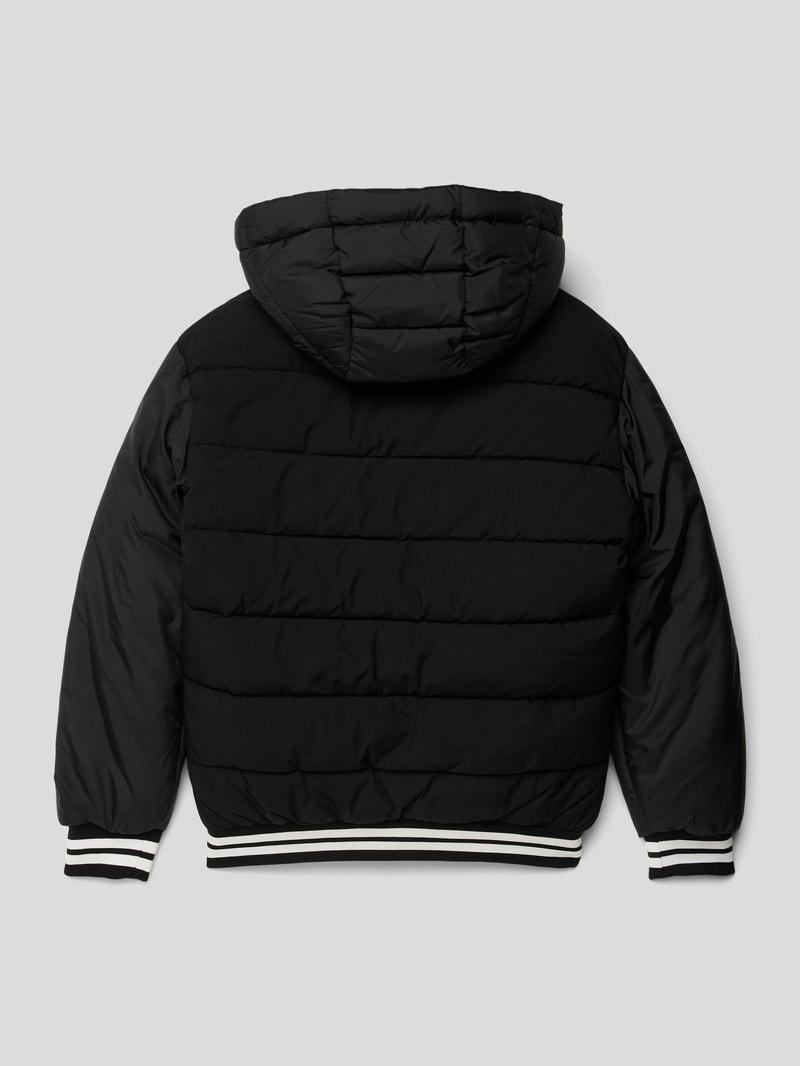 Steppjacke mit Kapuze in schwarz