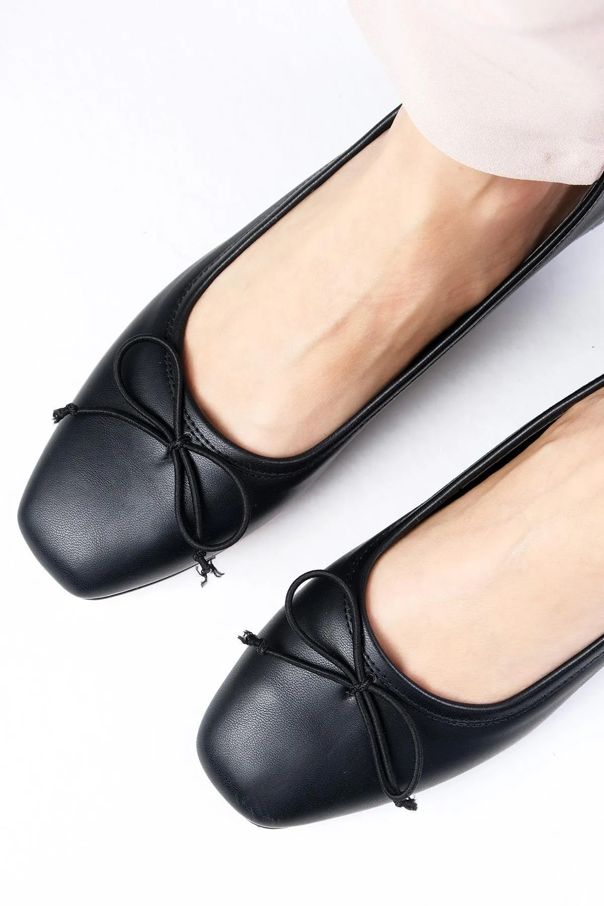 Mio Gusto  Bellamy Damen-Schuhe mit niedrigem Absatz und schwarzer Schleife