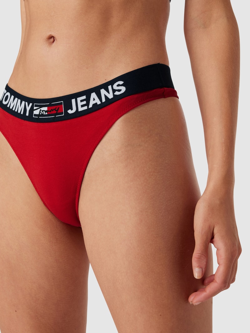 String mit Logo-Bund in rot