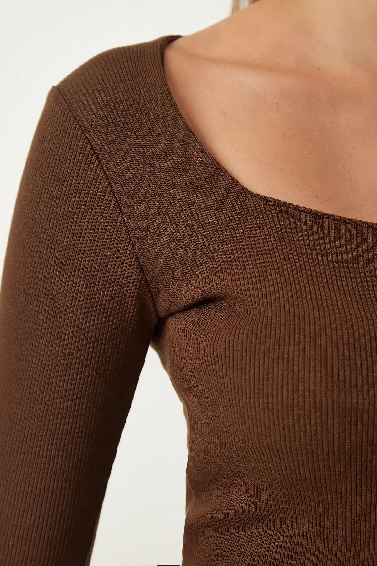 Happiness İstanbul  Braune Cord-Strickbluse mit quadratischem Ausschnitt für Damen GT00052