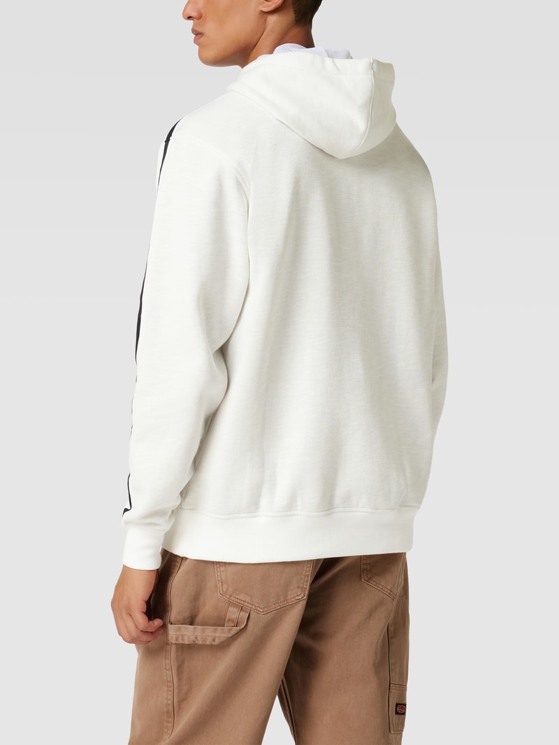 Hoodie mit Label-Patch in weiß