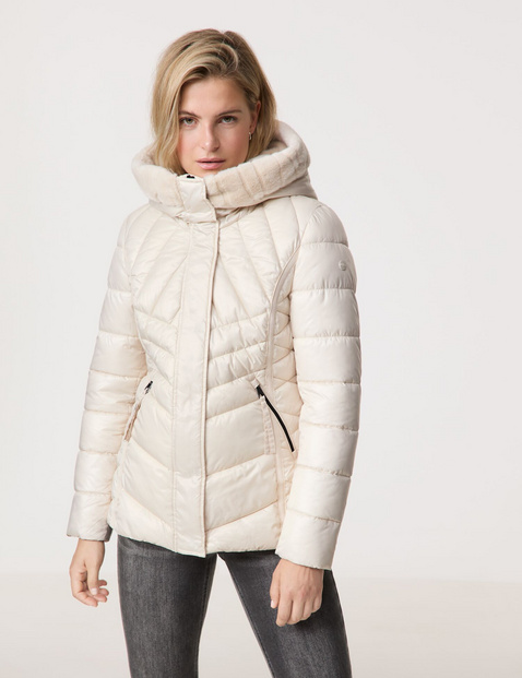 Glänzende Steppjacke mit Webpelz