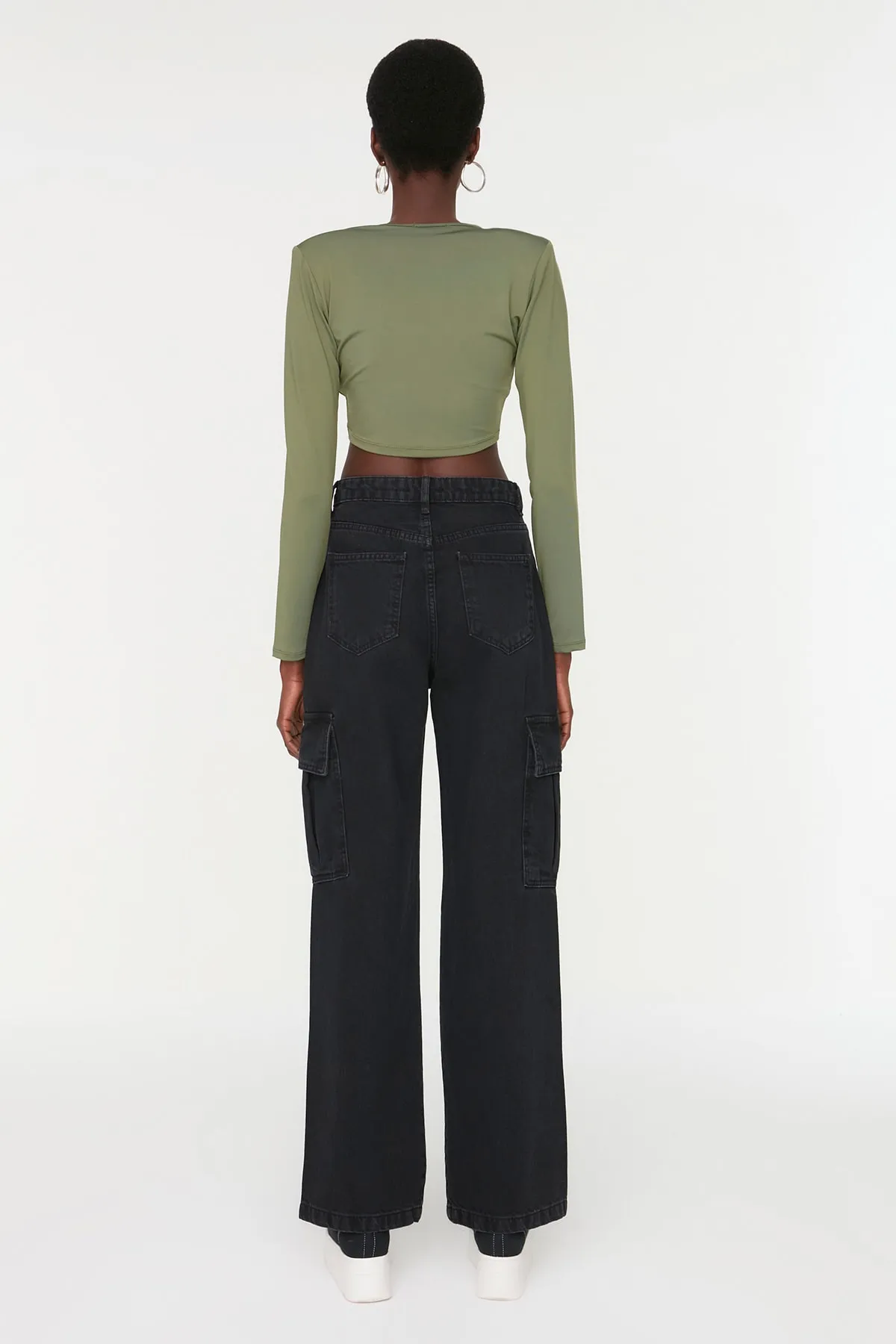 Trendyol Collection  Schwarze Cargo-Jeans mit hoher Taille und weitem Bein TWOSS22JE0581