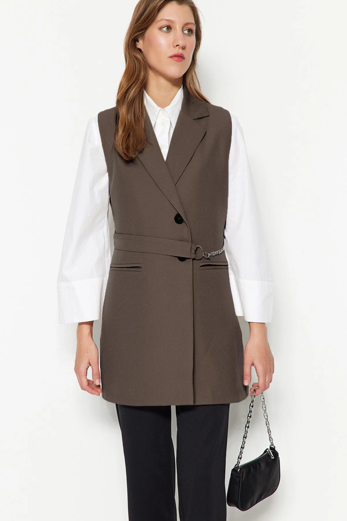 Trendyol Modest  Detaillierte gewebte Weste mit Nerzkettengürtel TCTAW23YL00013