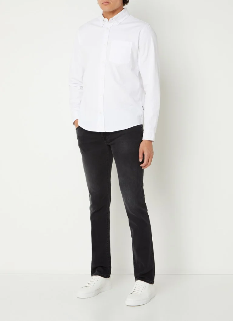 Blugi slim fit Nick de la Jacob Cohen, cu efect uzat.