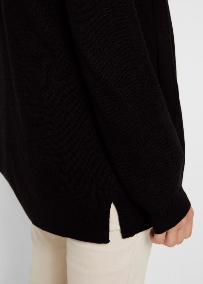 Strickjacke mit Schlitzen