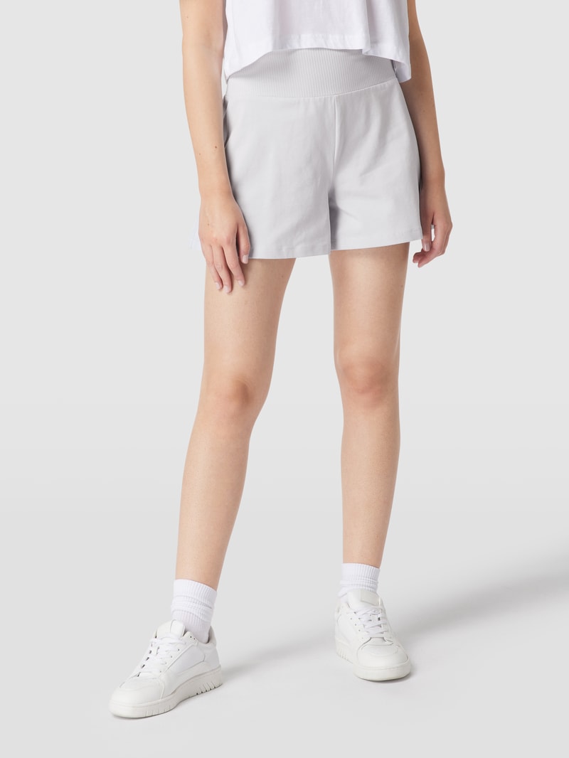 Shorts mit Label-Print in hellblau
