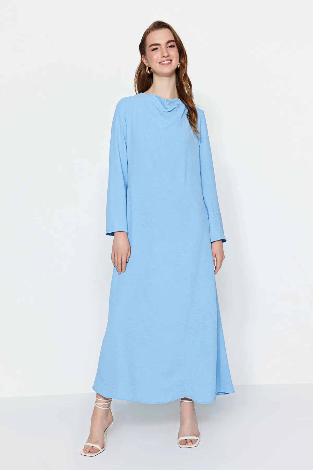 Trendyol Modest  Hellblaues Aerobin-Kleid mit Degaje-Kragen TCTSS23EB00277