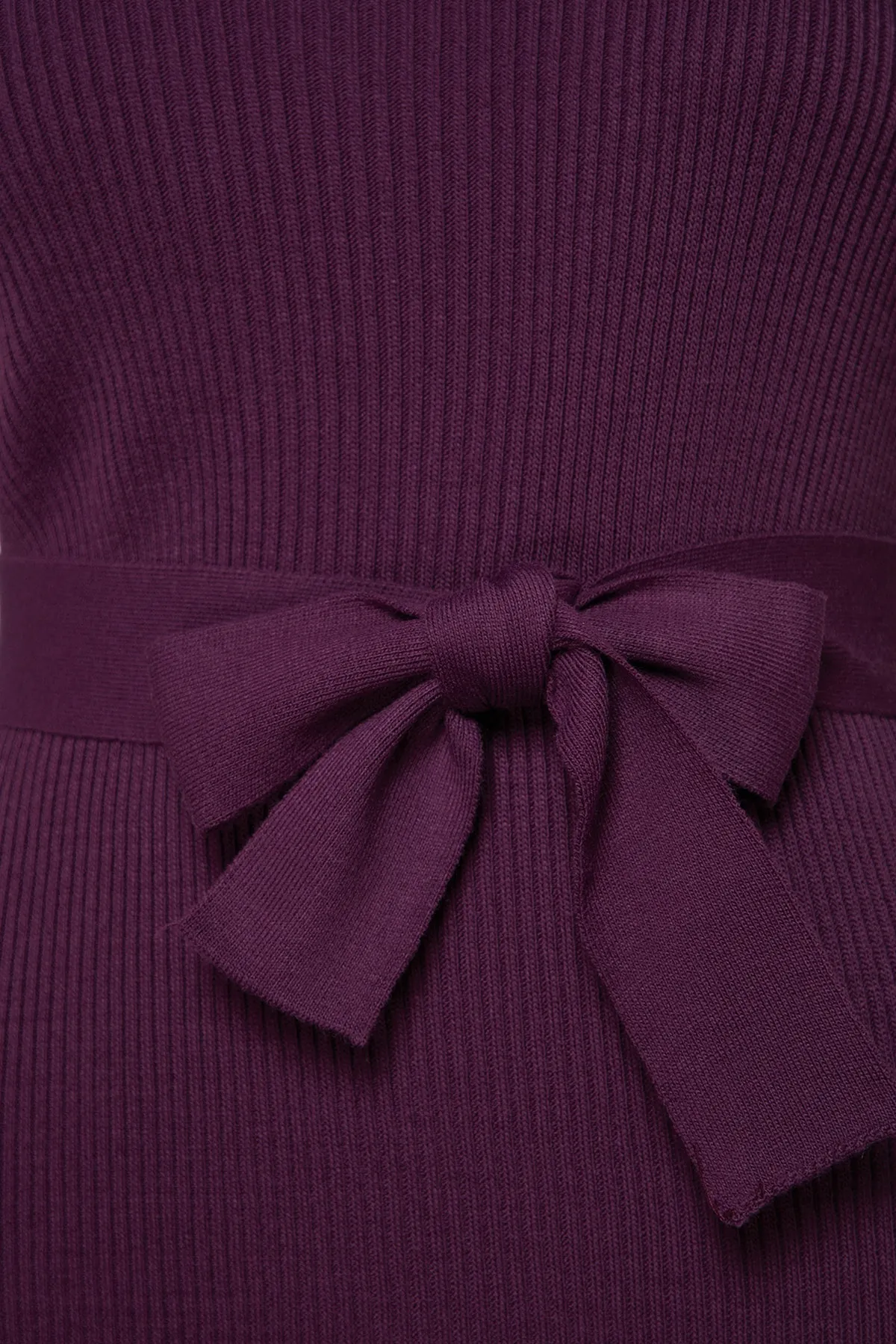 Trendyol Curve  Pflaumenfarbenes Strickkleid mit Ballonärmeln