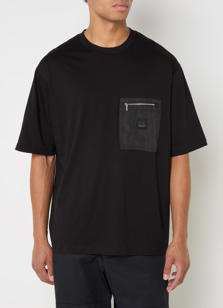 Armani Exchange T-krekls ar krūšu kabatu un logotipu