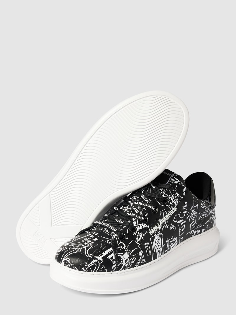 Sneaker aus Leder im Allover-Look in schwarz