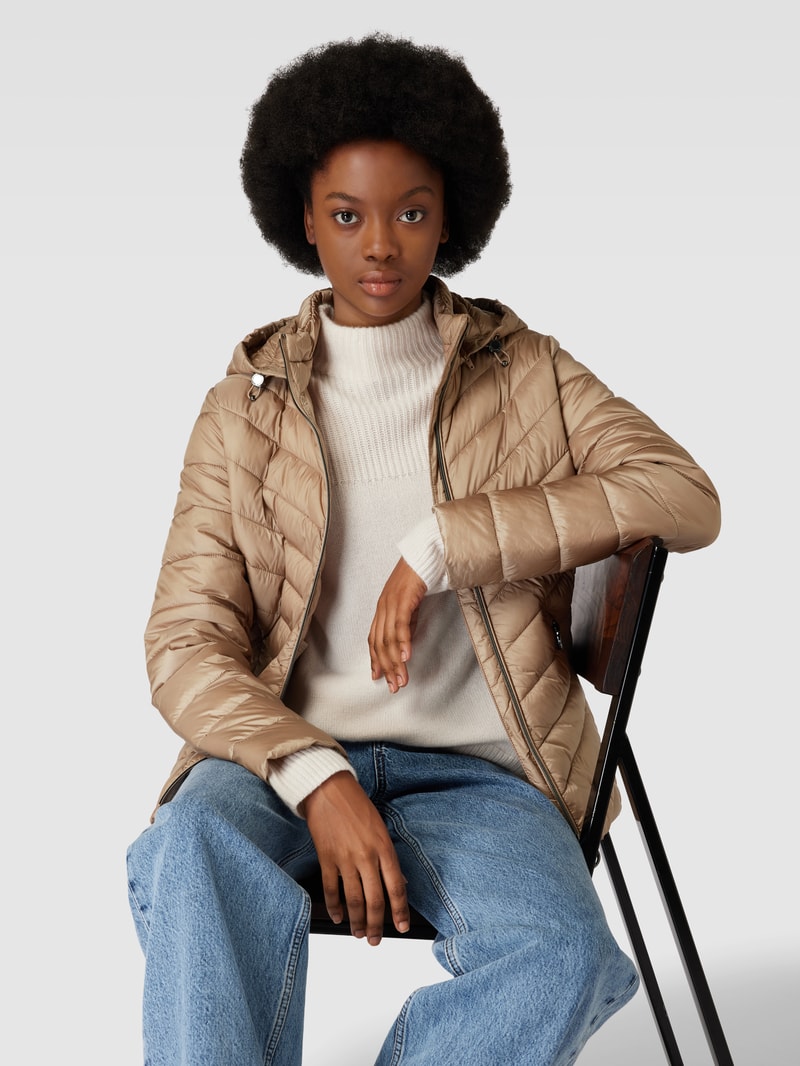 Steppjacke mit Stehkragen in sand