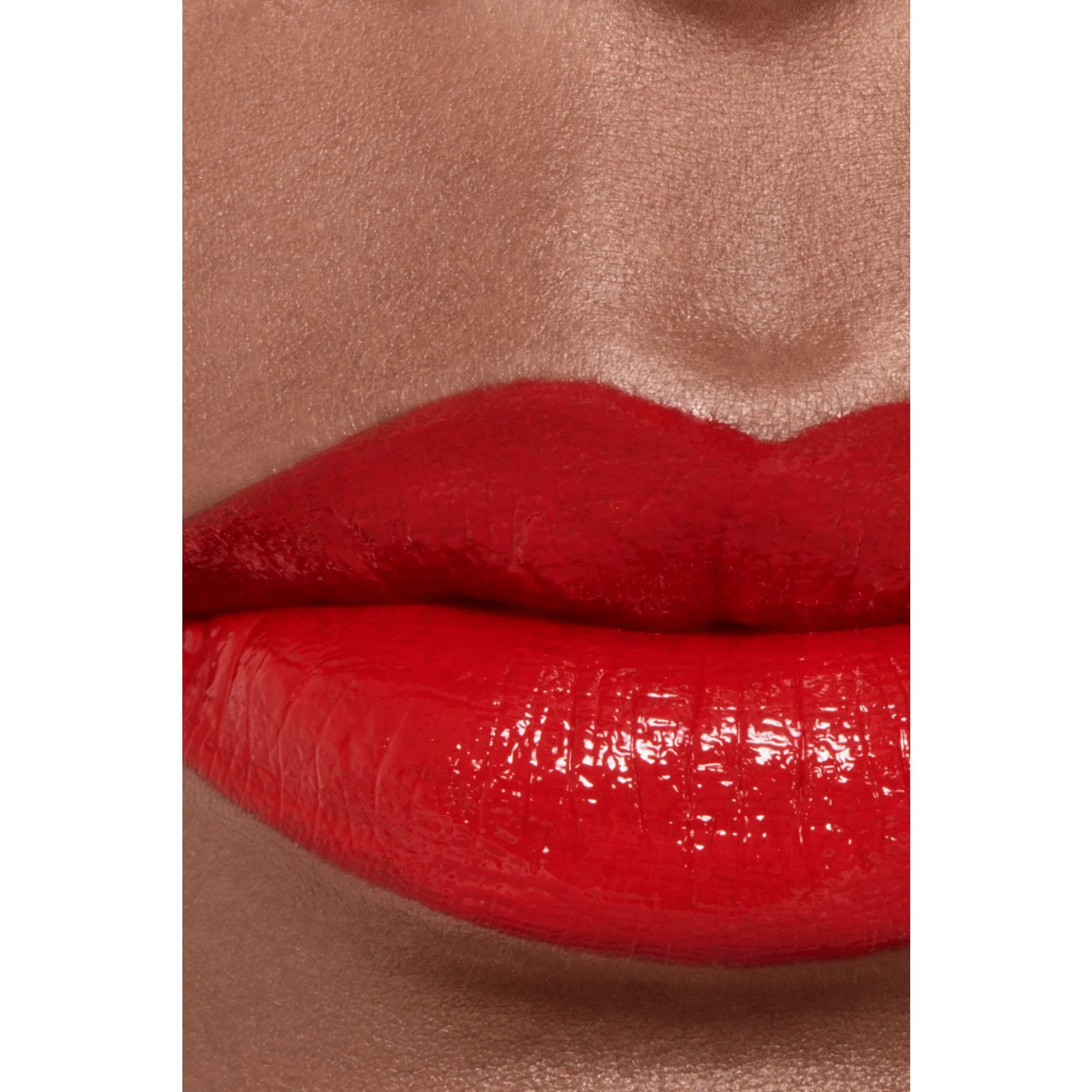 ROUGE ALLURE LAQUE - EL LABIAL FLUIDO BRILLANTE DE EXTREMADAMENTE DURACIÓN