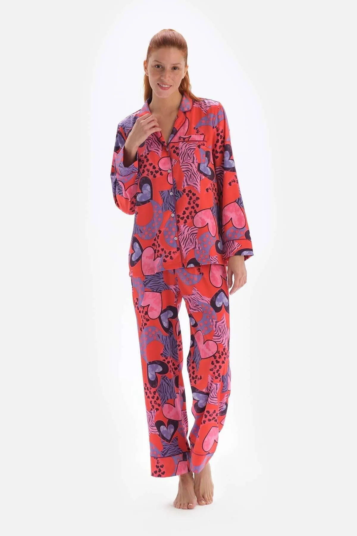 Dagi  Pyjamaoberteil aus Satin mit Hemdkragen und Granatapfelblütenmuster