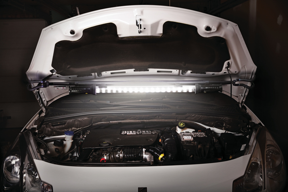 LED Arbeitsleuchte für die Motorhaube von Norauto - ATU