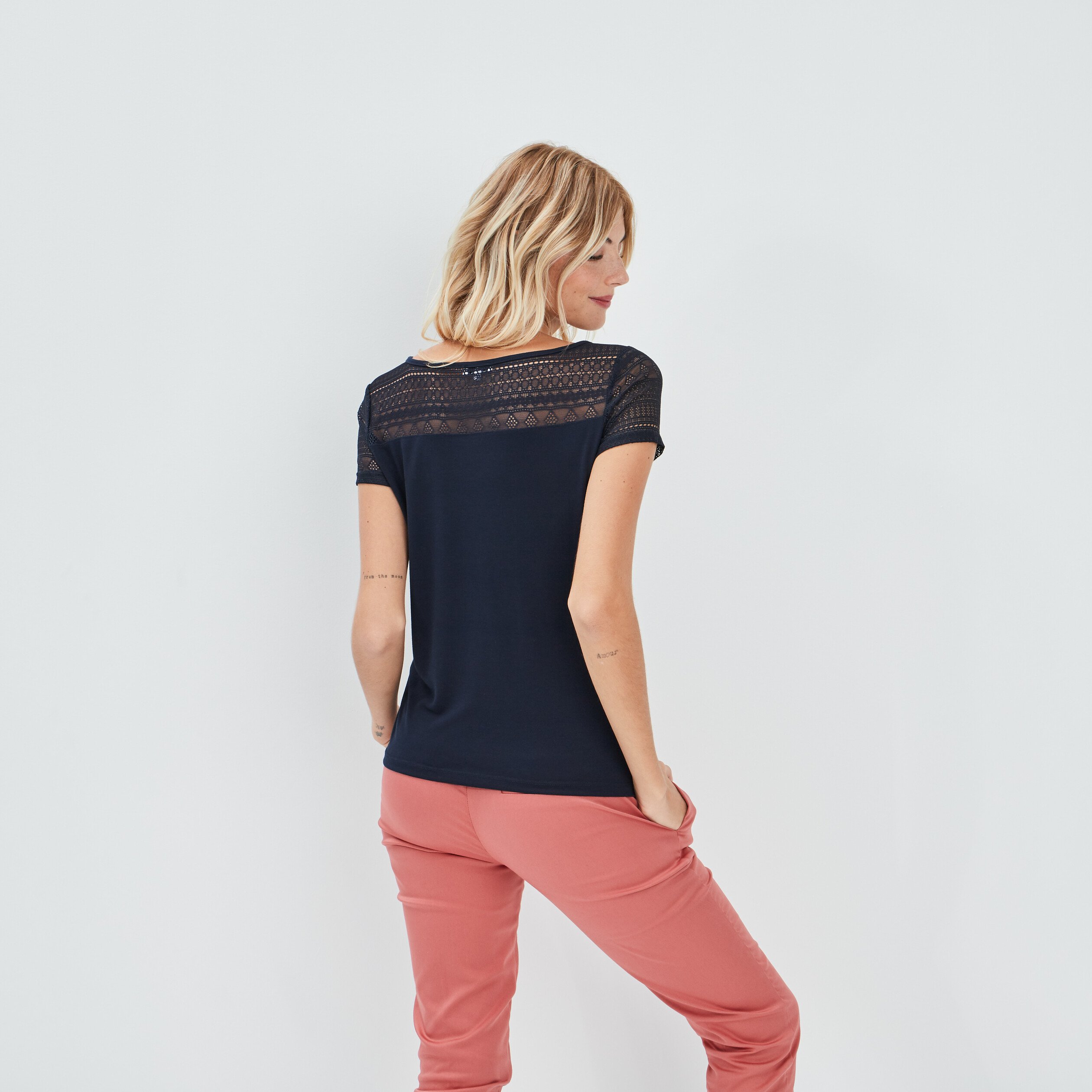 T-shirt manches courtes détail dentelle bleu marine femme | La Halle
