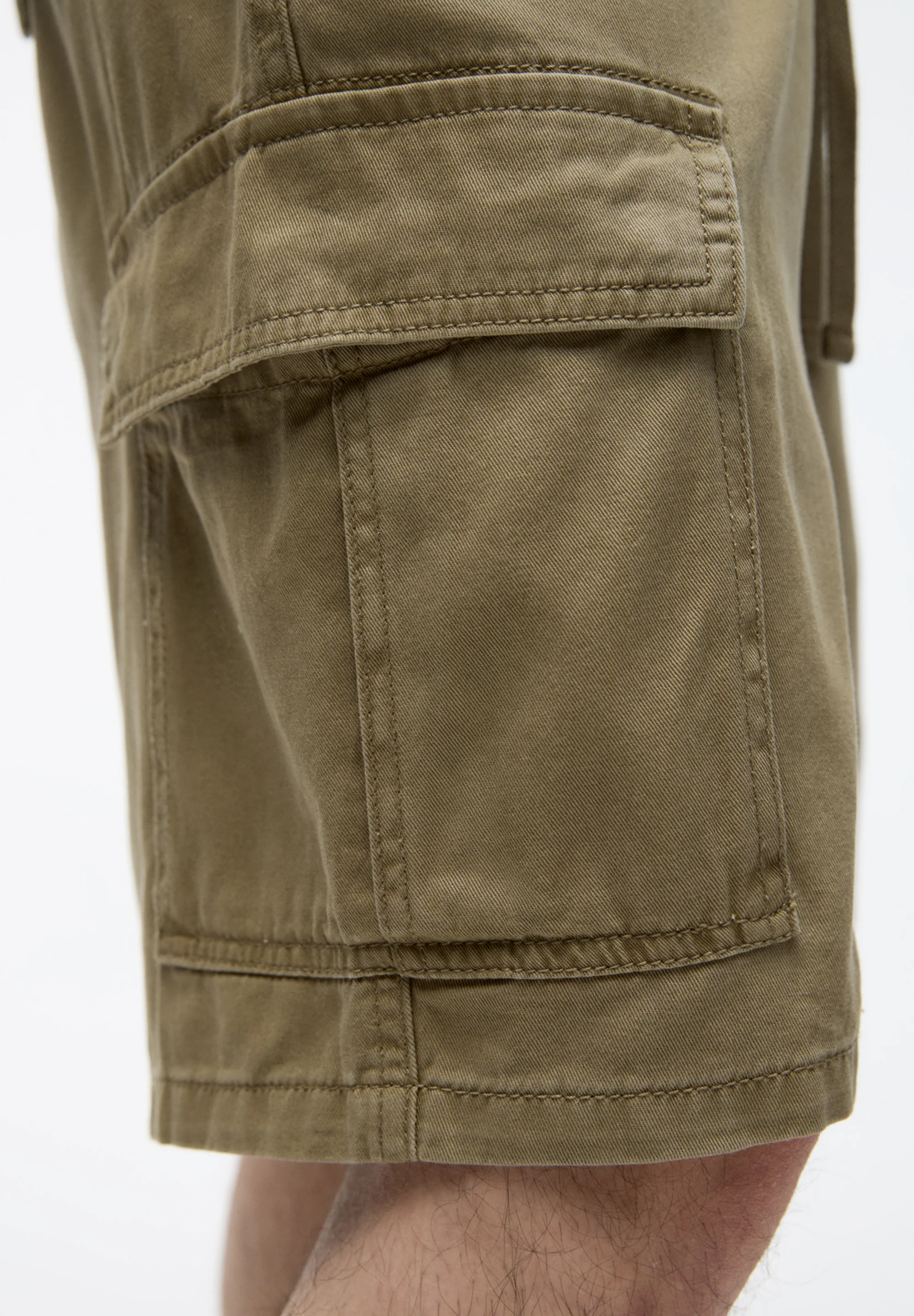 PULL&BEAR BERMUDA - Shorts vaqueros