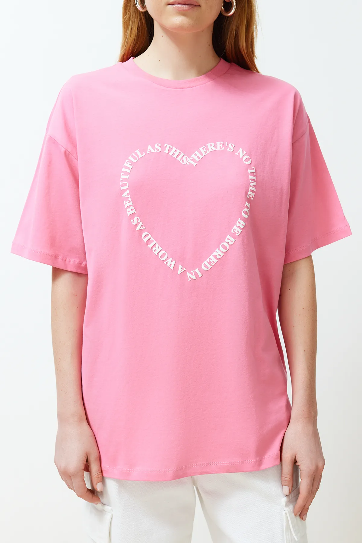 Trendyol Collection  Rosa, 100 % Baumwolle, mit Herz-Slogan-Aufdruck, übergroßes, bequem geschnittenes Strick-T-Shirt TWOSS24TS00139