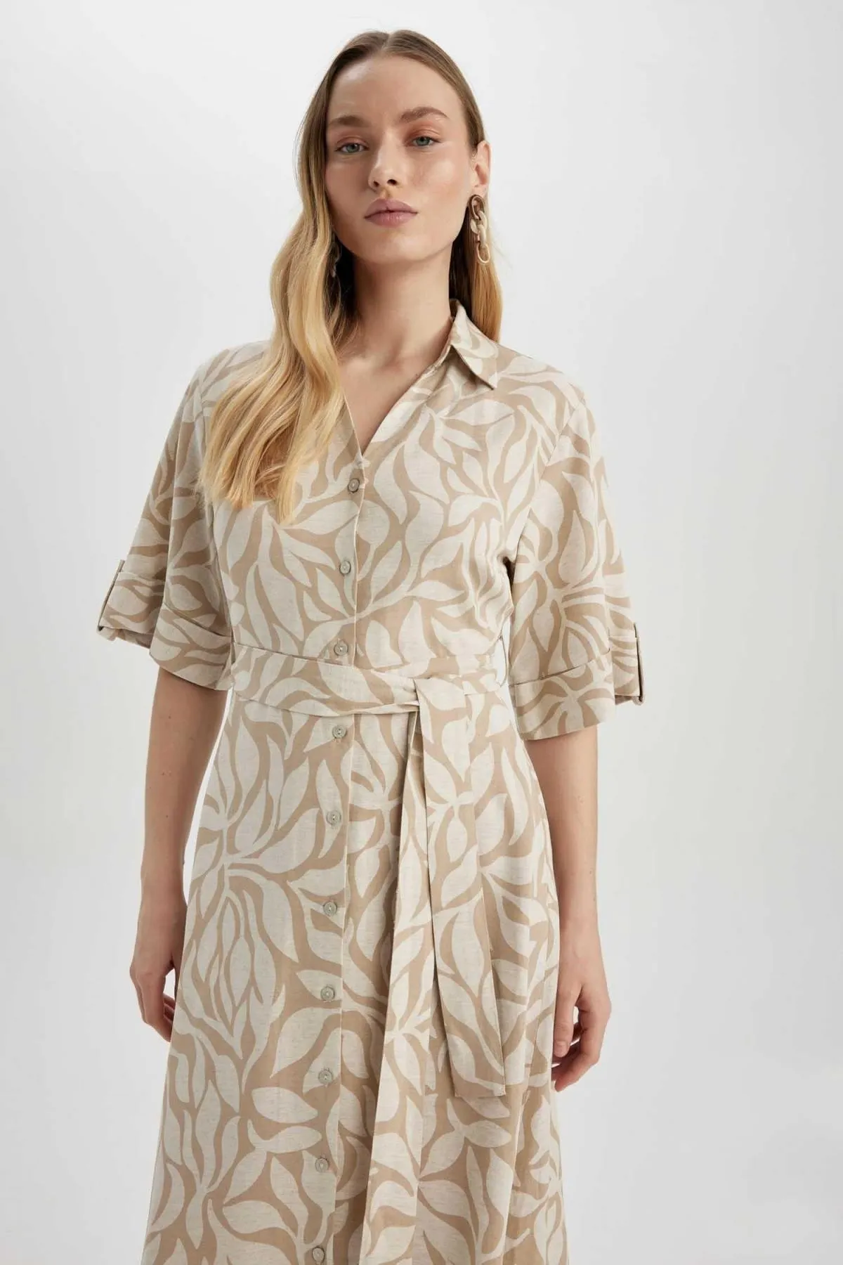 DeFacto  Hemd Revers Print kurzärmliges Midikleid aus Leinenmischung A3413ax23sm