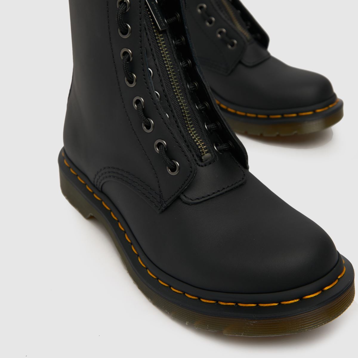 Dr Martens – Pascal – Svarta stövlar med dragkedja framtill