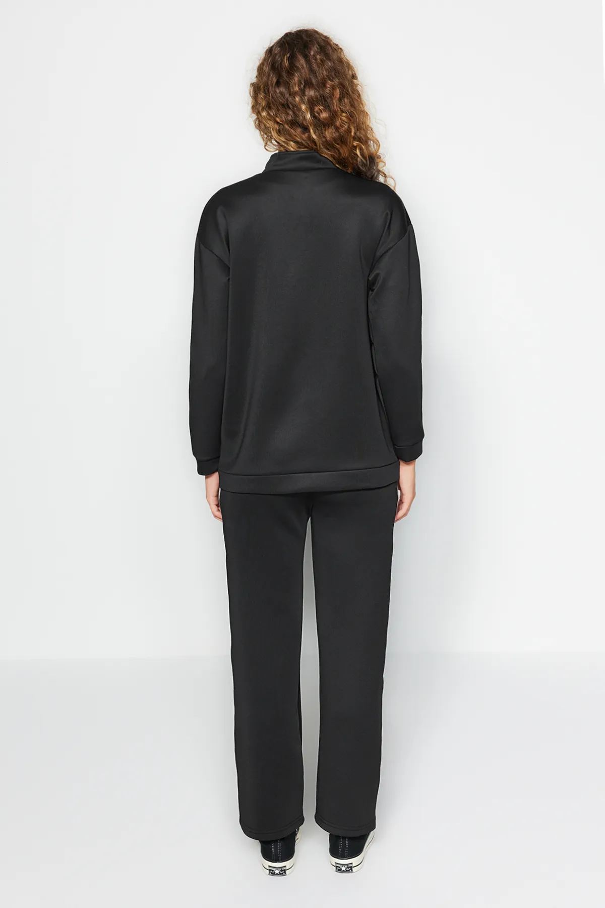 Trendyol Modest  Schwarzes Scuba-Cardigan-Hose-Set aus Strickoberteil und -unterteil mit Reißverschluss TCTAW24US00084