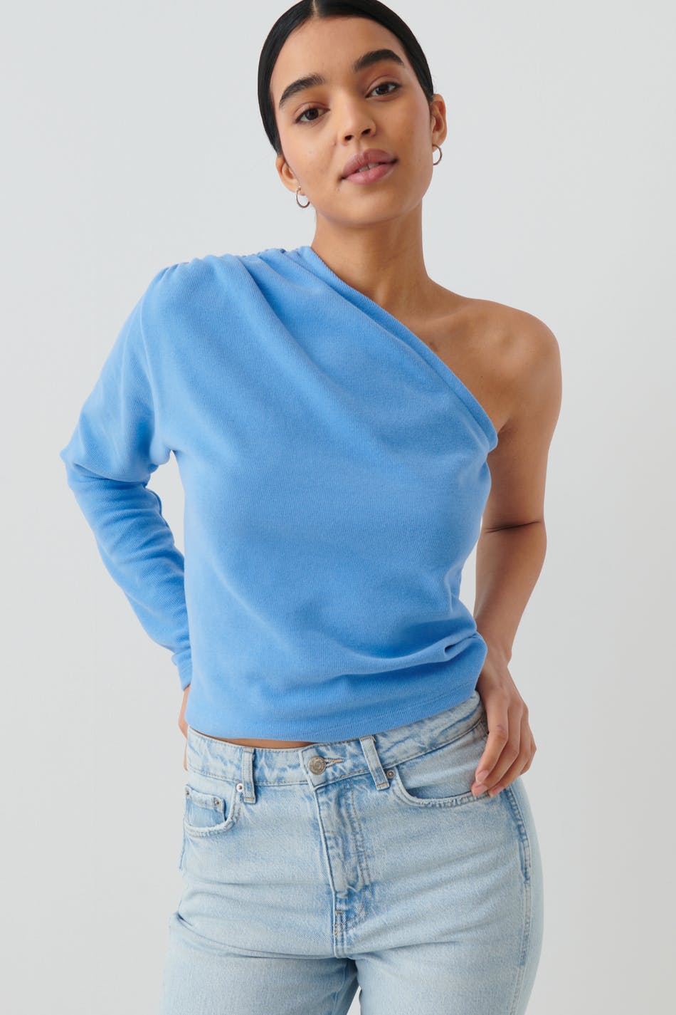 One shoulder top