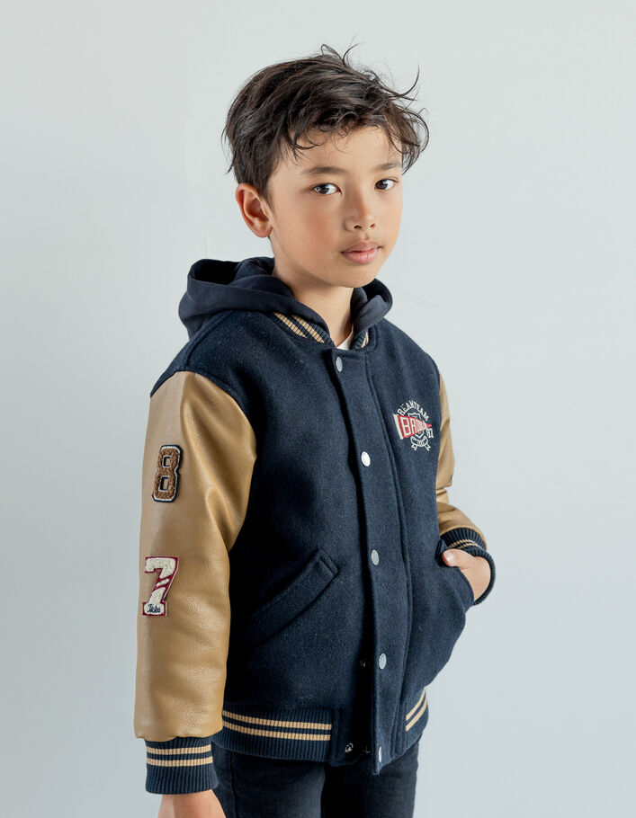 Teddy marine bi matière broderies et capuche garçon