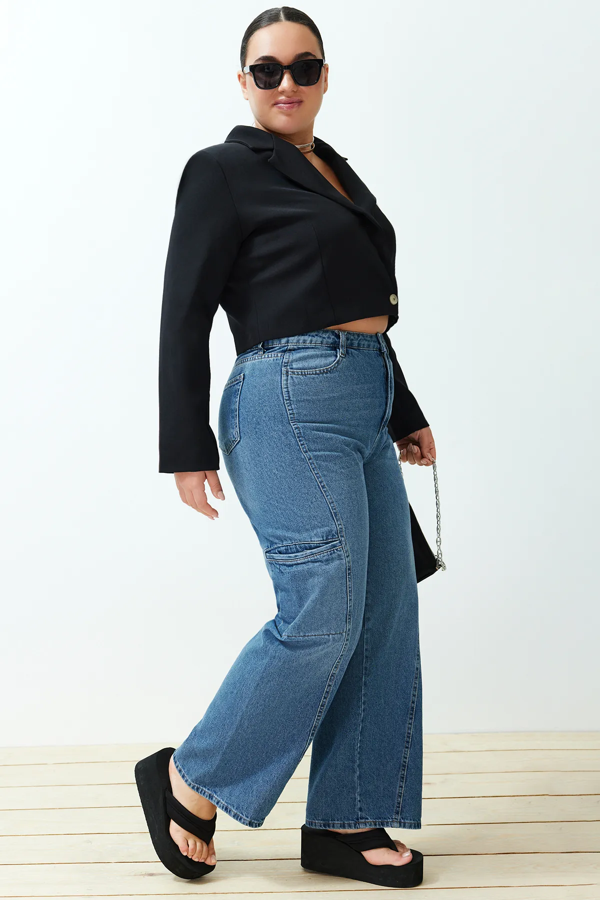 Trendyol Curve  Hellblaue Jeans mit weitem Schnitt TBBSS24CJ00014