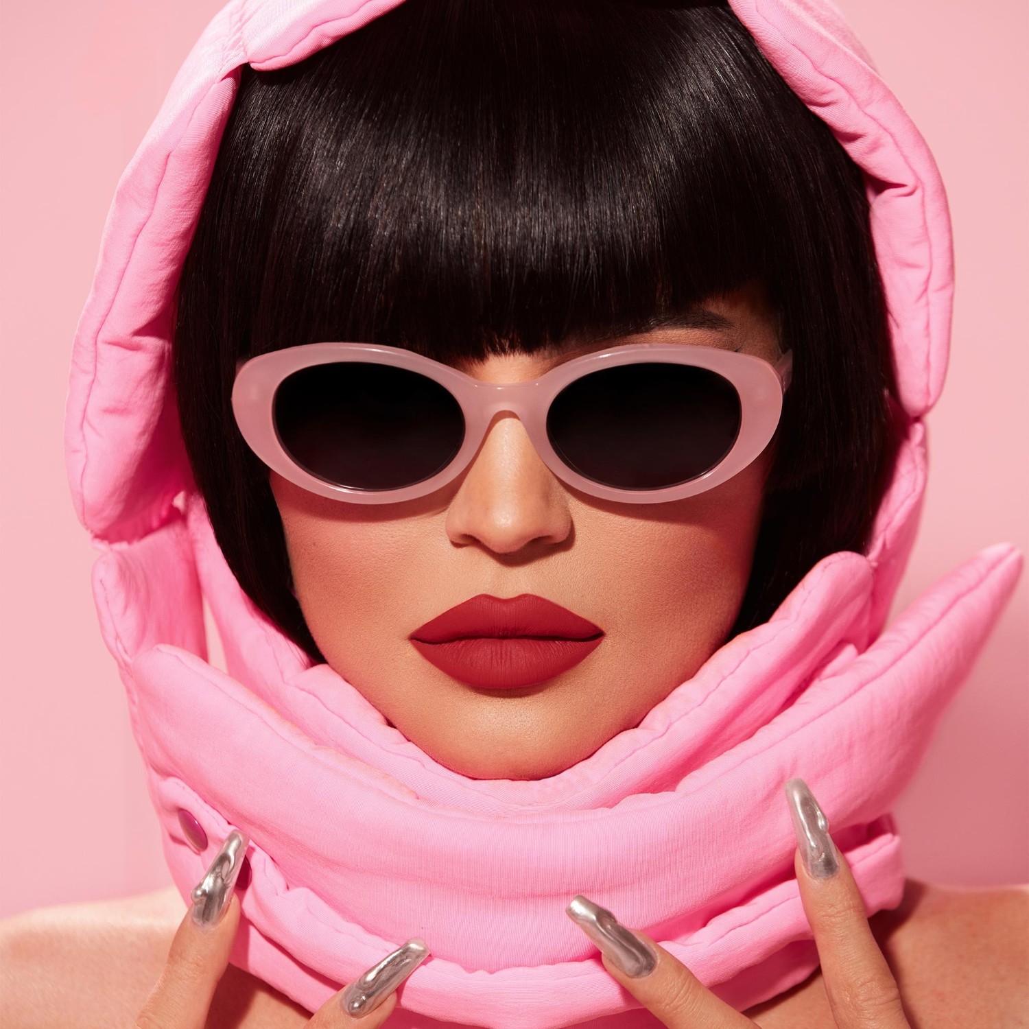 KYLIE COSMETICS Pudră de fard de obraz compactă