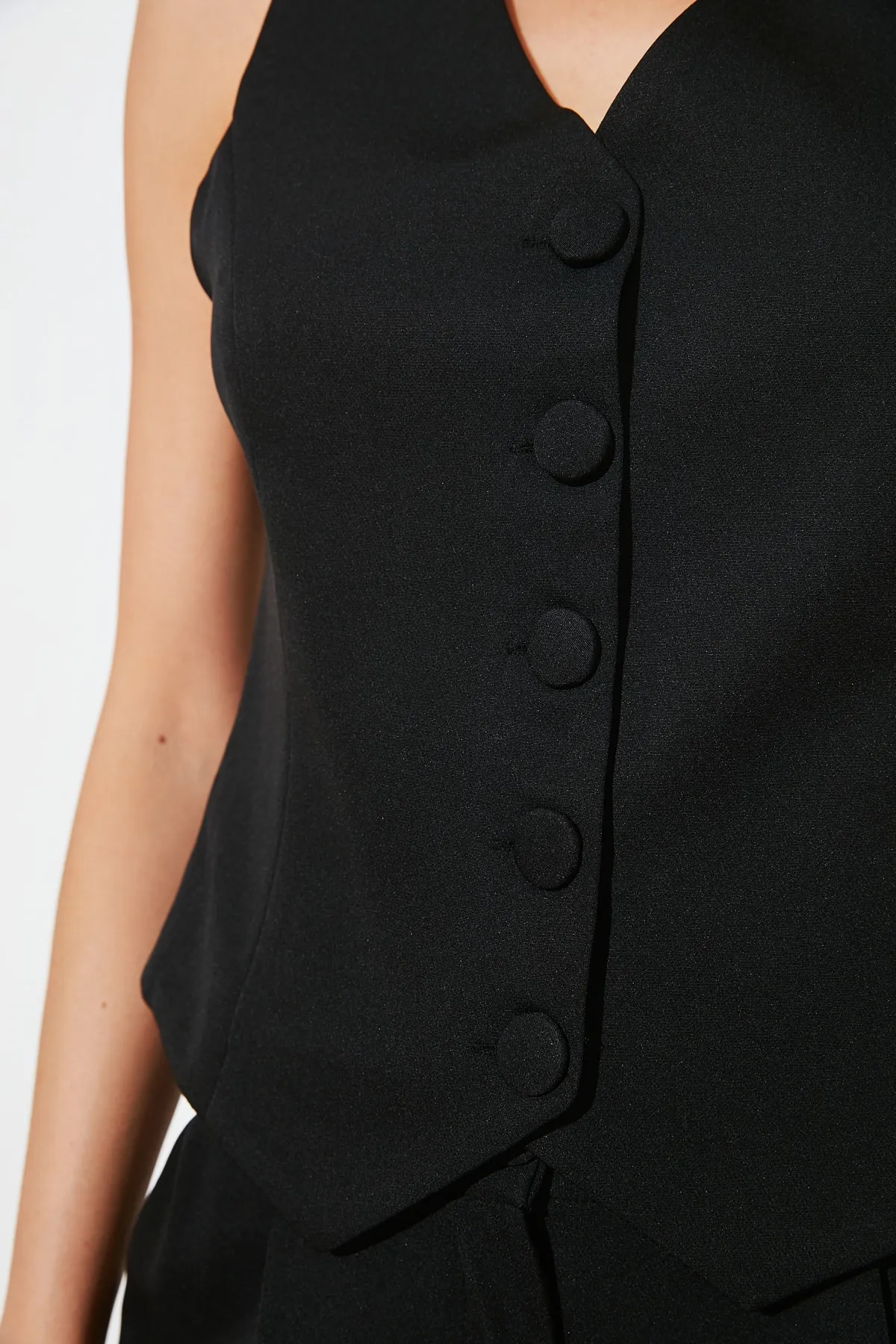 Trendyol Collection  Schwarze taillierte, geknöpfte Webweste TWOSS21YE0009