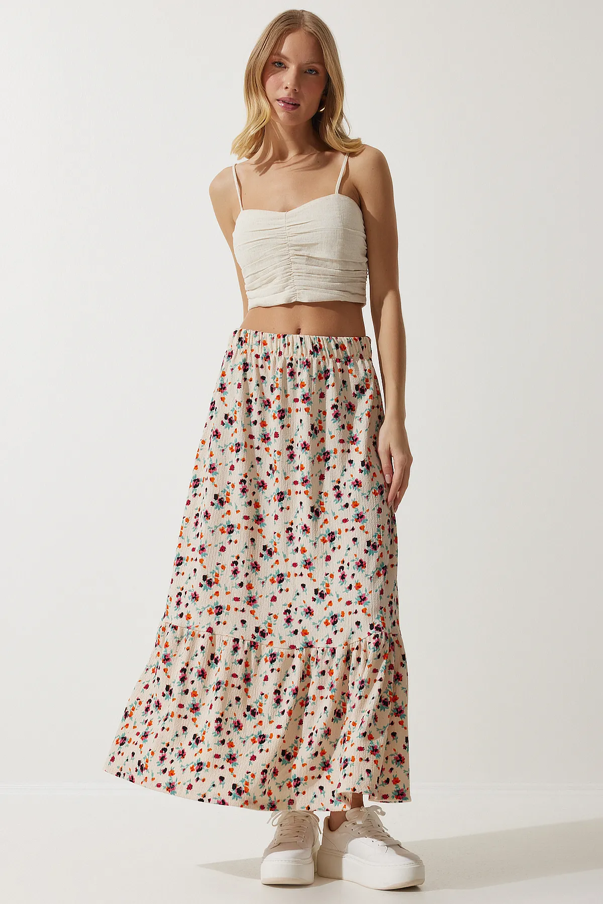 Happiness İstanbul  Cremefarbener Viskoserock mit Volant und Blumenmuster für Damen DD01312