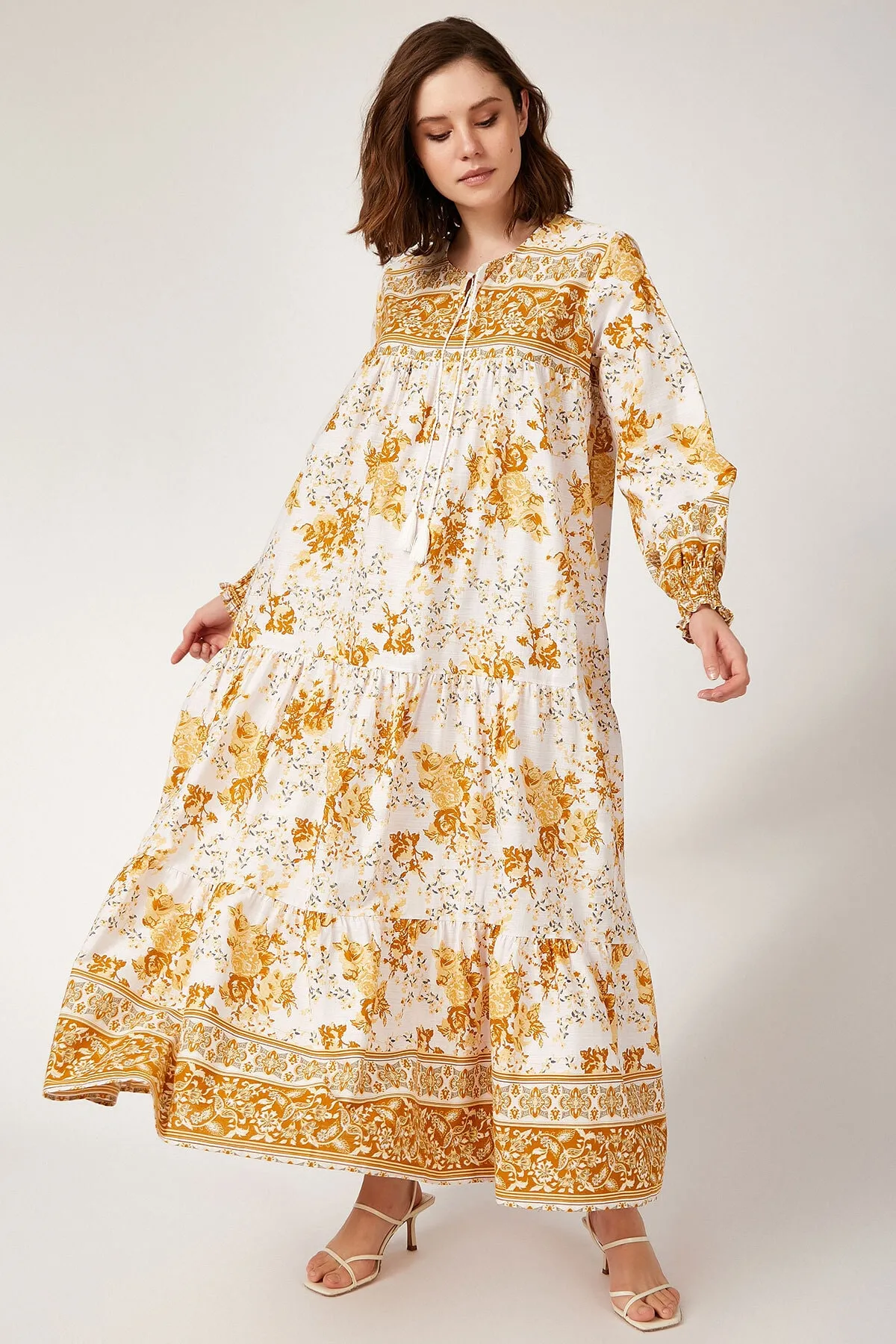Bigdart  Damenkleid aus Viskose mit gerafftem Blumenmuster und Robenärmeln in Senfgelb