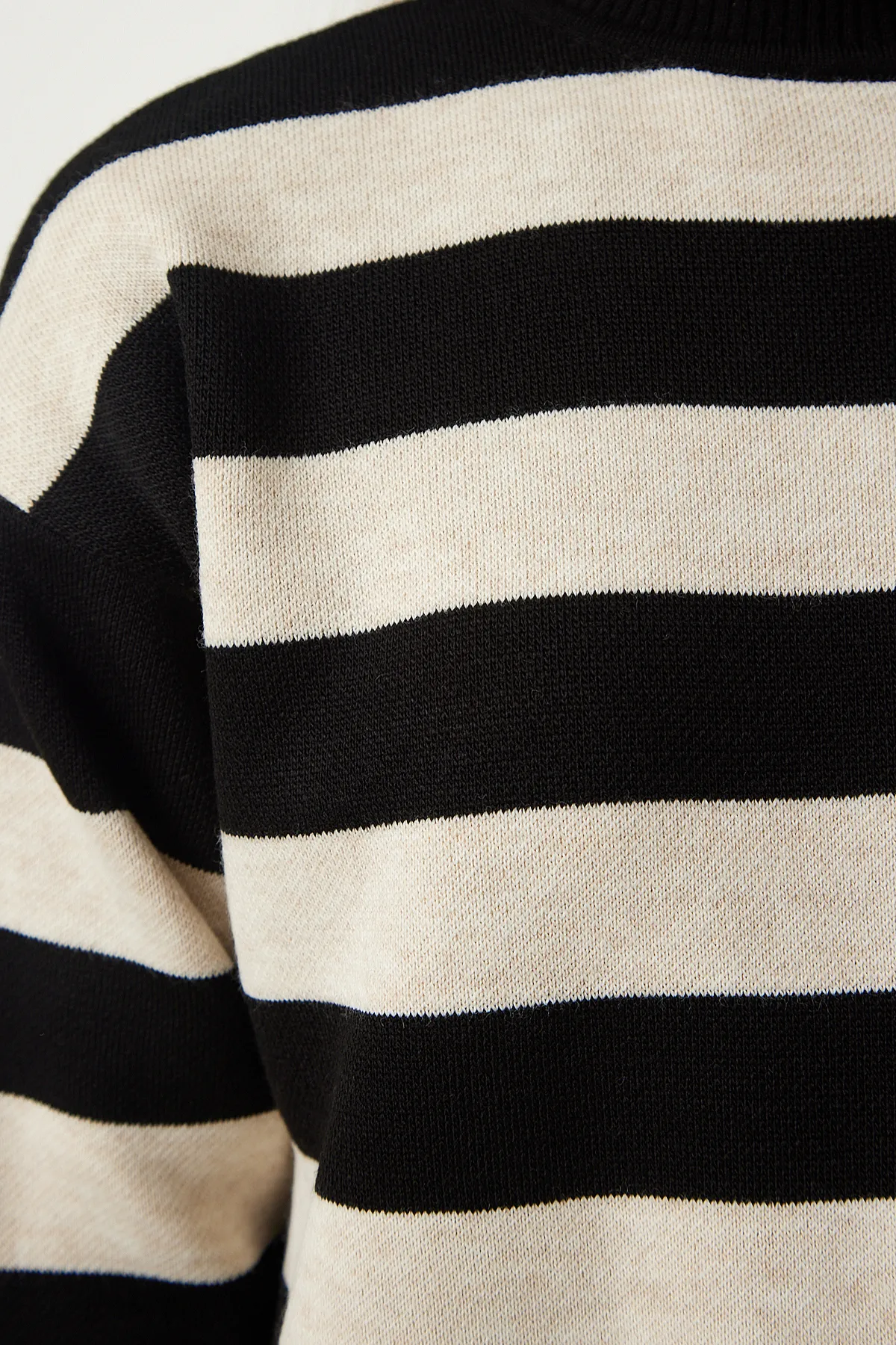 Happiness İstanbul  Schwarzer gestreifter Pulloverkleid-Strickanzug für Damen KG00008