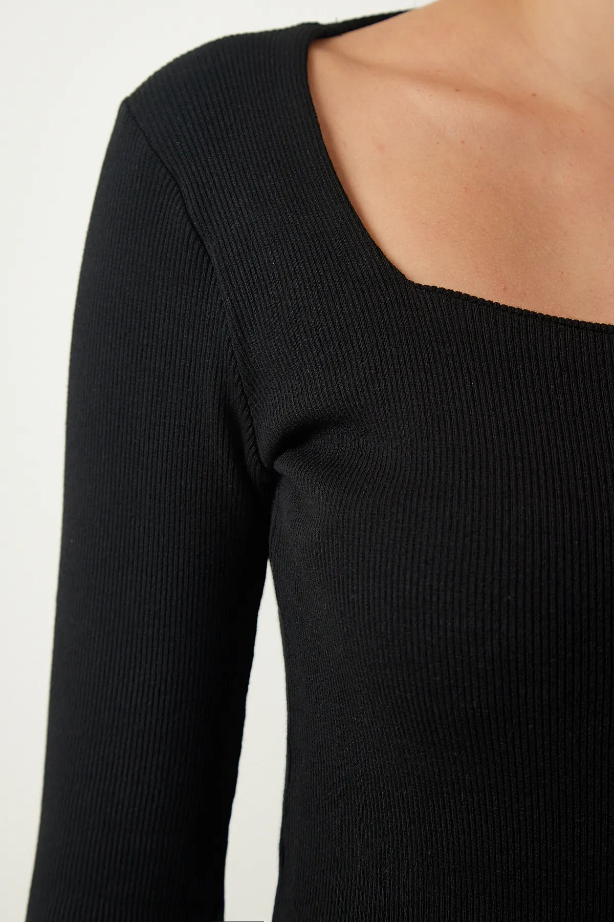 Happiness İstanbul  Schwarze schnurgebundene Strickbluse mit quadratischem Ausschnitt für Damen GT00052