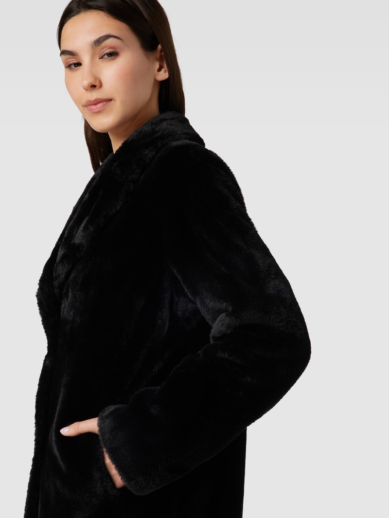 Mantel aus Teddyfell in schwarz