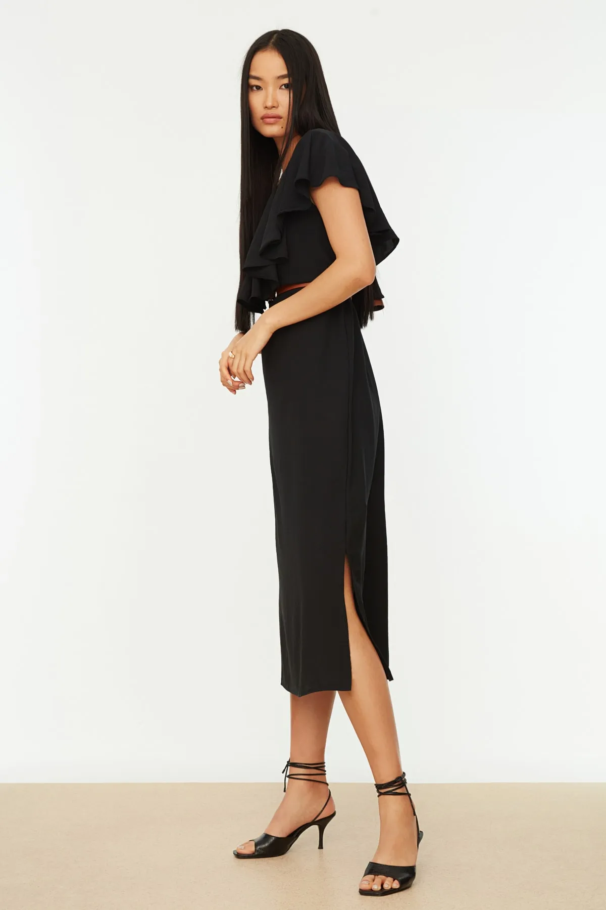 Trendyol Collection  Schwarzes gewebtes Kleid mit Gürtel TWOSS21EL0921