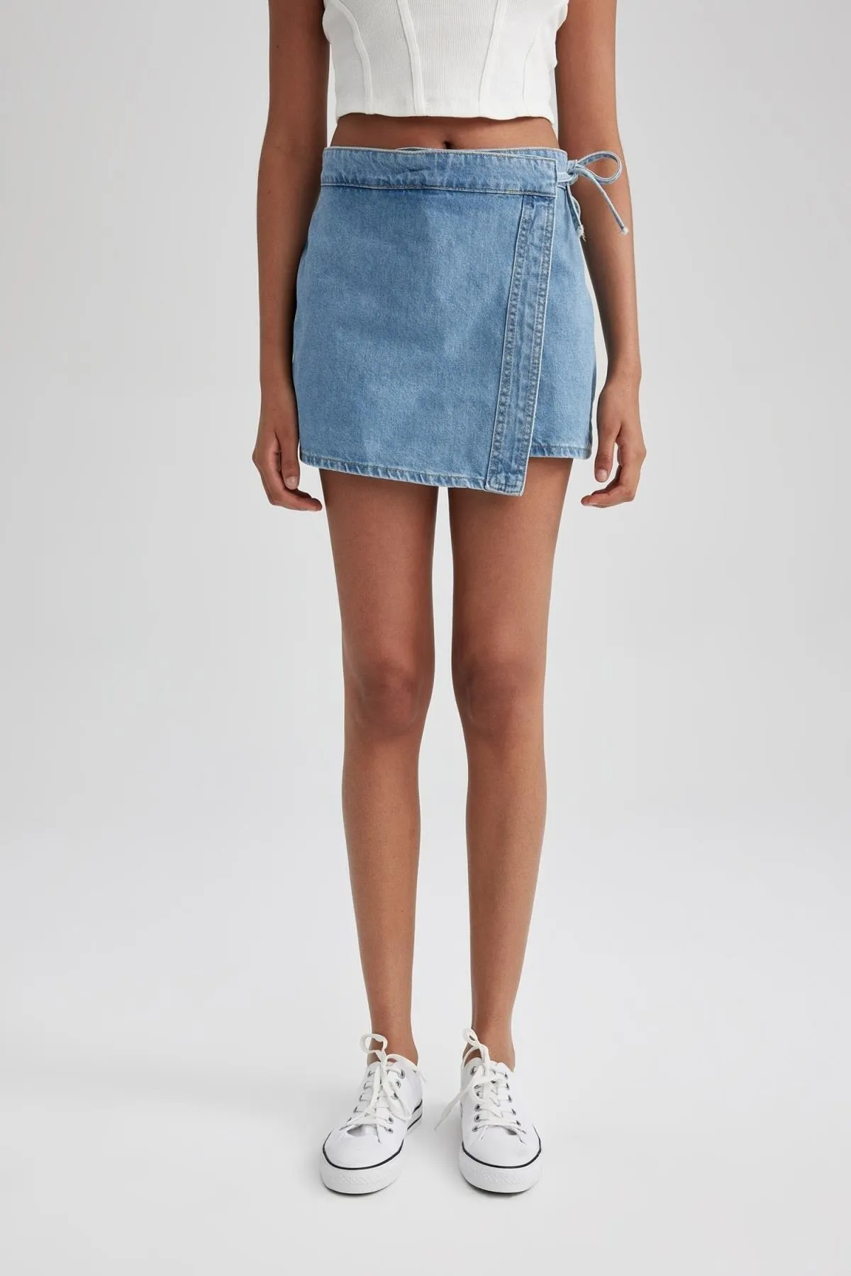 DeFacto  Jeans-Minishortsrock mit normaler Taille B2483ax23hs