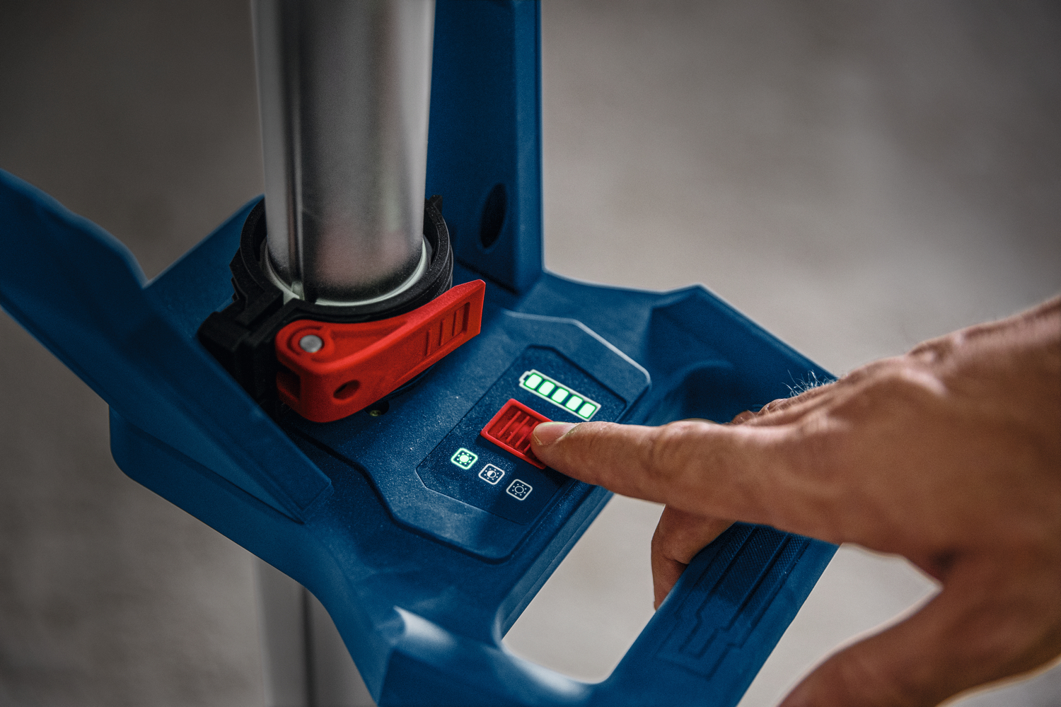 Bosch Blue 06019P5000 GLT18V-5000 Lampa budowlana akumulatorowa bez akumulatora i ładowarki w pudełku