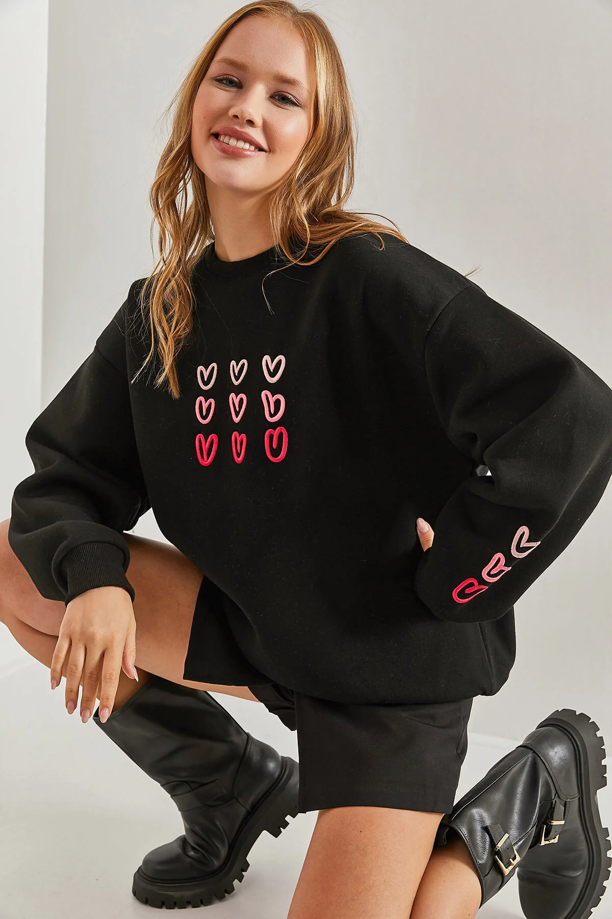 Bianco Lucci  Damen-Sweatshirt mit dreifädigem Raised Heart-Print