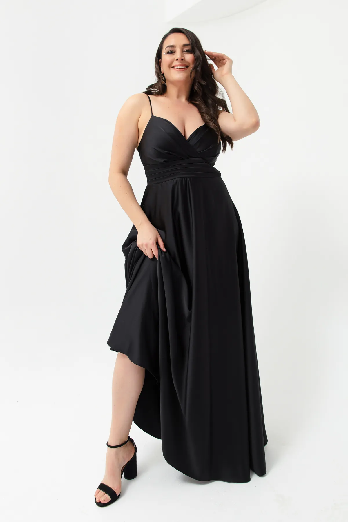 Lafaba  Langes Abendkleid und Abschlusskleid aus Satin für Damen in Übergröße mit schwarzem String-Träger