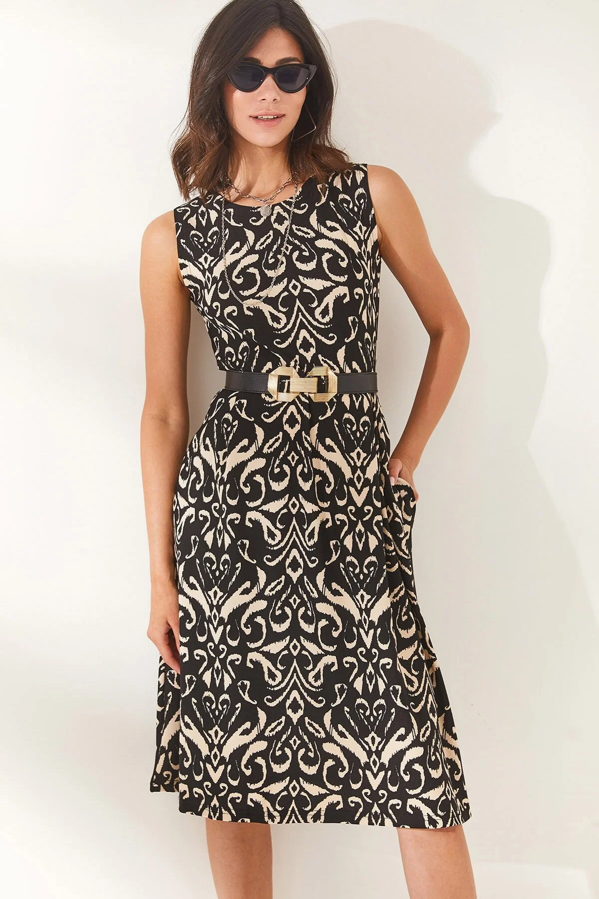 Olalook  Schwarzes, ausgestelltes Kleid mit Schalkragen für Damen ELB-19000480