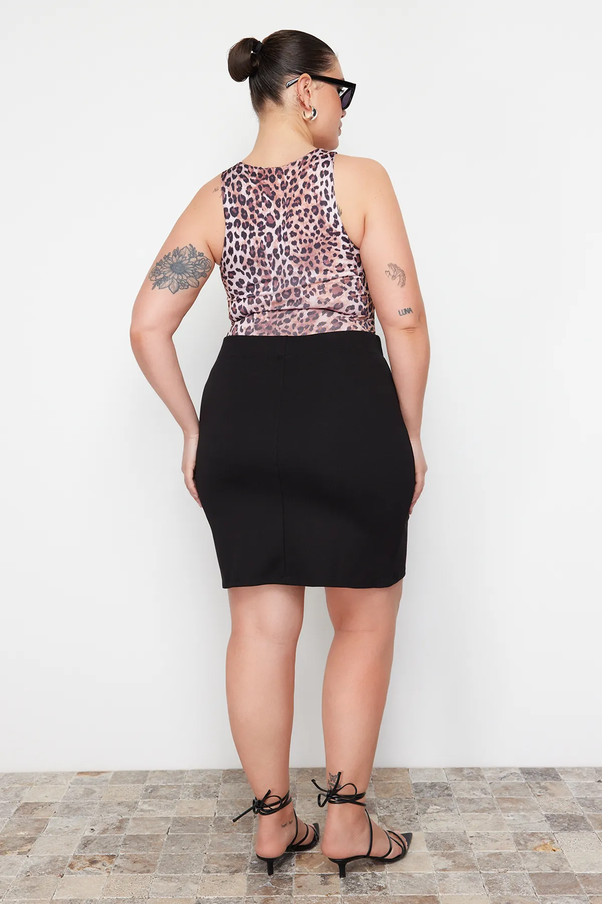 Trendyol Curve  Schwarzer Strickrock mit elastischem Bund TBBAW23AZ00009